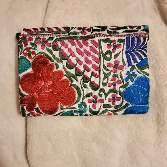 Envelope Clutch Purse, Vibrant Embroidered Colors, Zip Closure, Crossbody Strap - Picture 8 of 9
